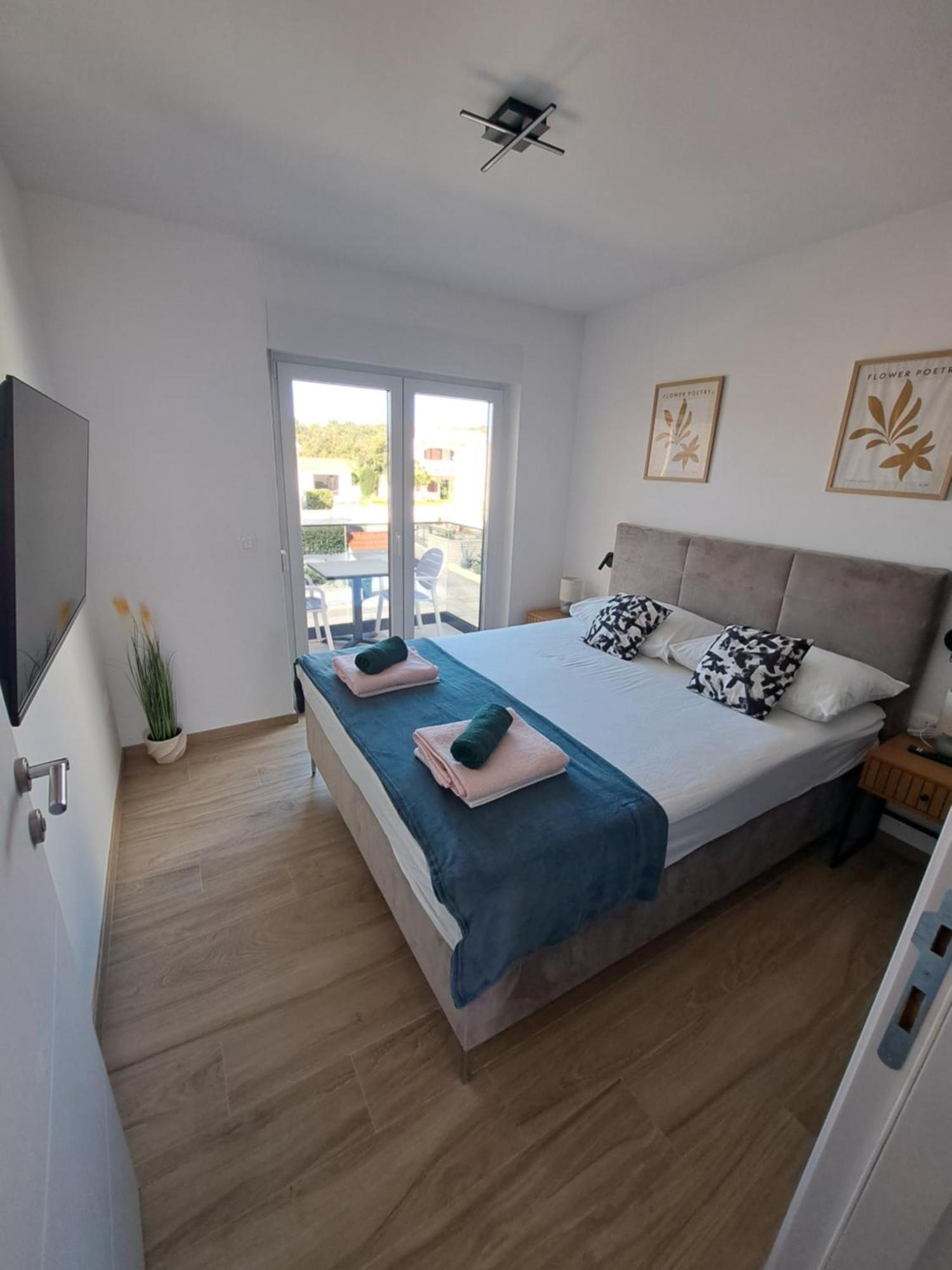 M&M Luxury Apartments Petrcane Eksteriør bilde