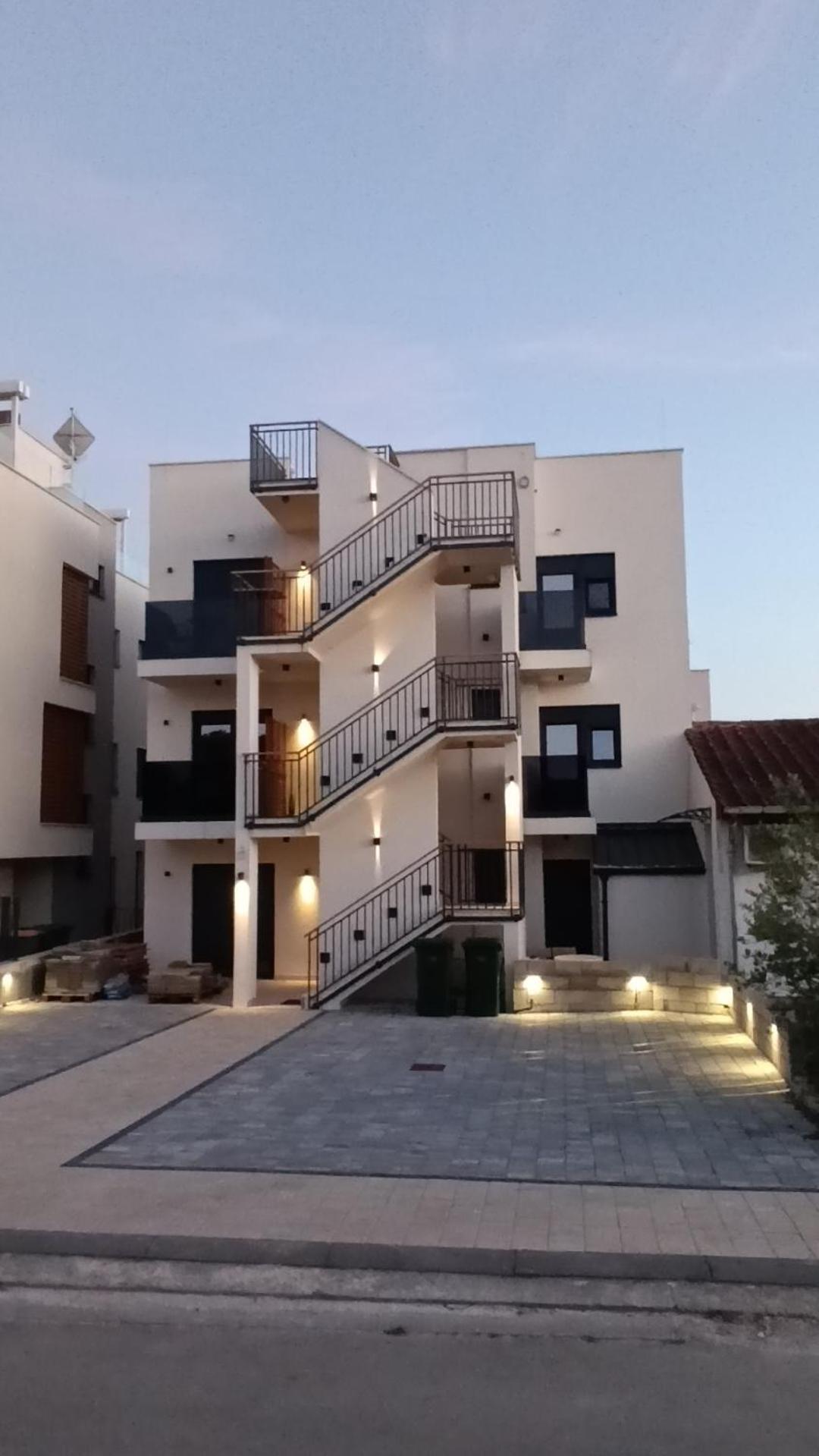 M&M Luxury Apartments Petrcane Eksteriør bilde